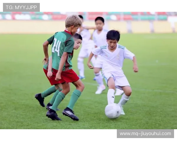 追逐绿茵梦想的少年从街头到赛场书写属于自己的足球传奇